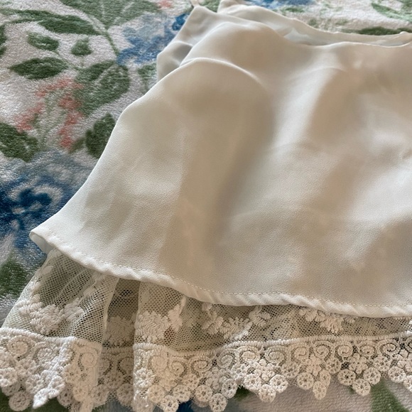 Flowy white lace trim Cami - Picture 4 of 5